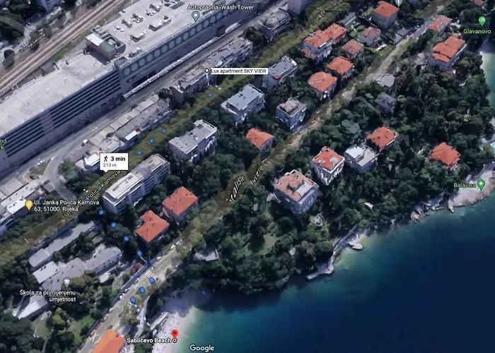 Lux Sky View * リエカ